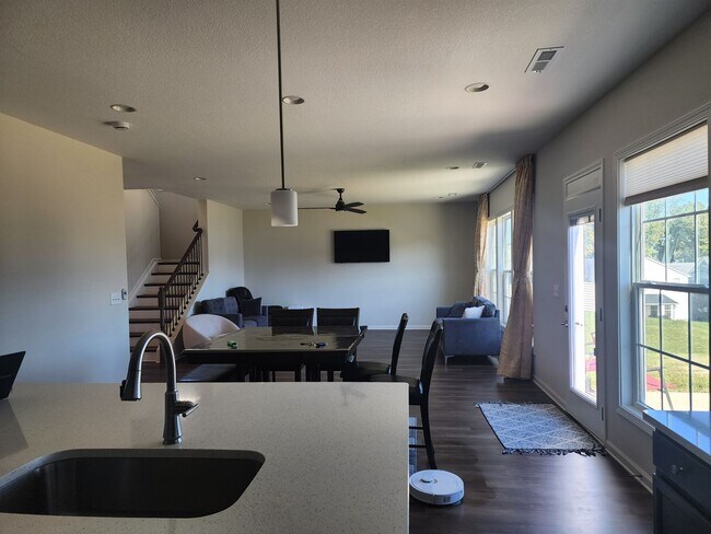 Foto del edificio - Knoxville 37931 - 3 bedroom 2.5 bath - cal...