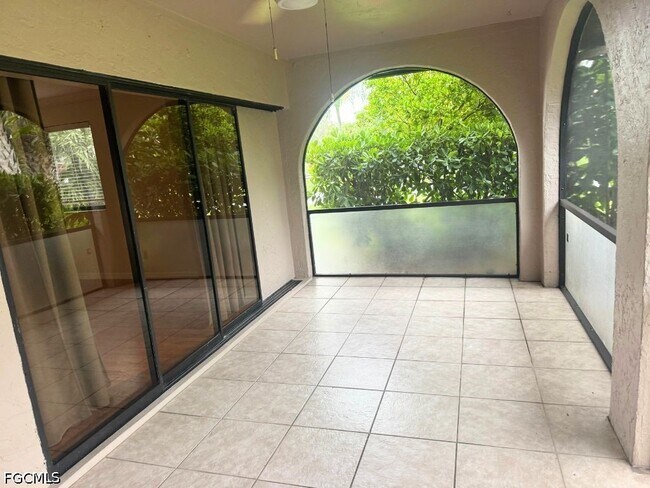 Foto del edificio - 27810 Hacienda E Blvd