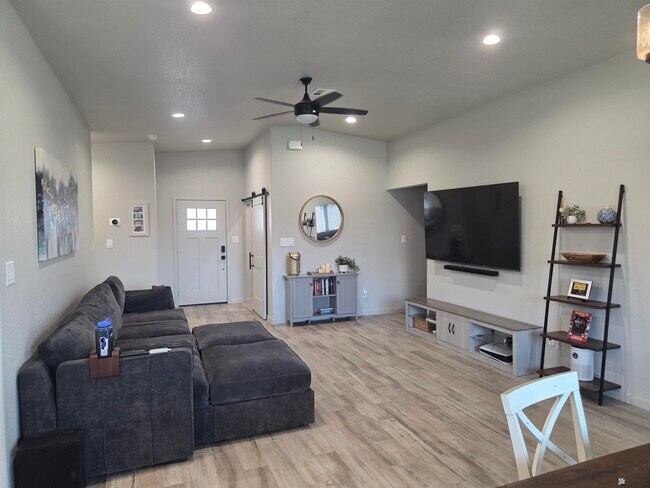 Foto del edificio - 11631 E 33rd Wy