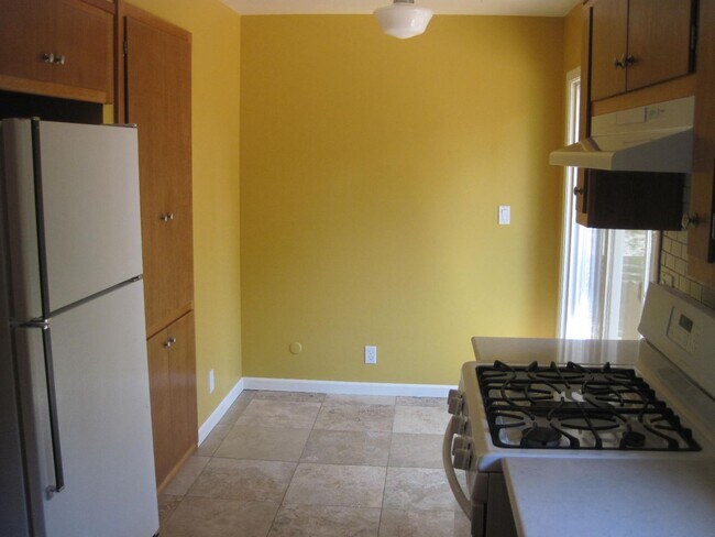 Building Photo - 10 Blossom Way