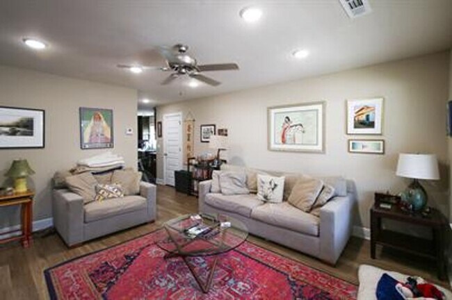 Building Photo - 322 W South St