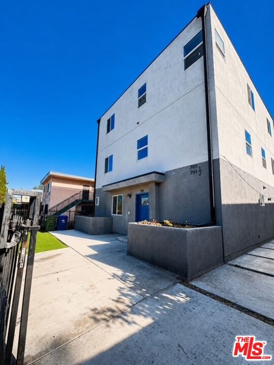 Building Photo - 789 E 41st Pl