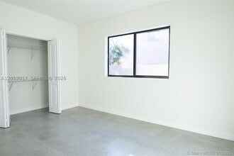Building Photo - 120 NE 71st St