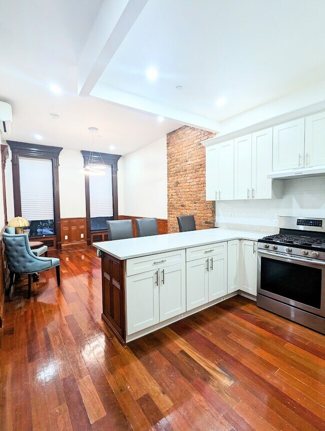 Foto del edificio - 952 Greene Ave