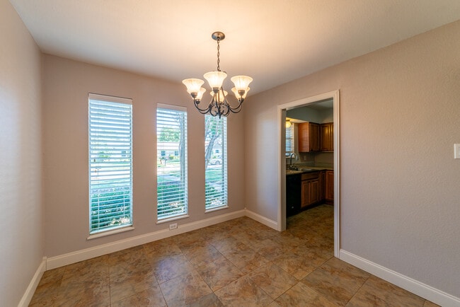 Building Photo - 2709 Forest Grove Dr