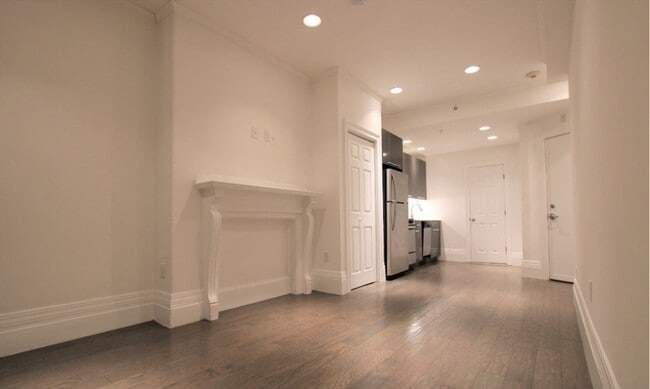 Building Photo - 270 Newbury St