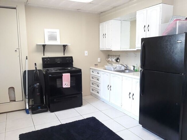 Building Photo - Studio Garage Apartment in Winter Park
