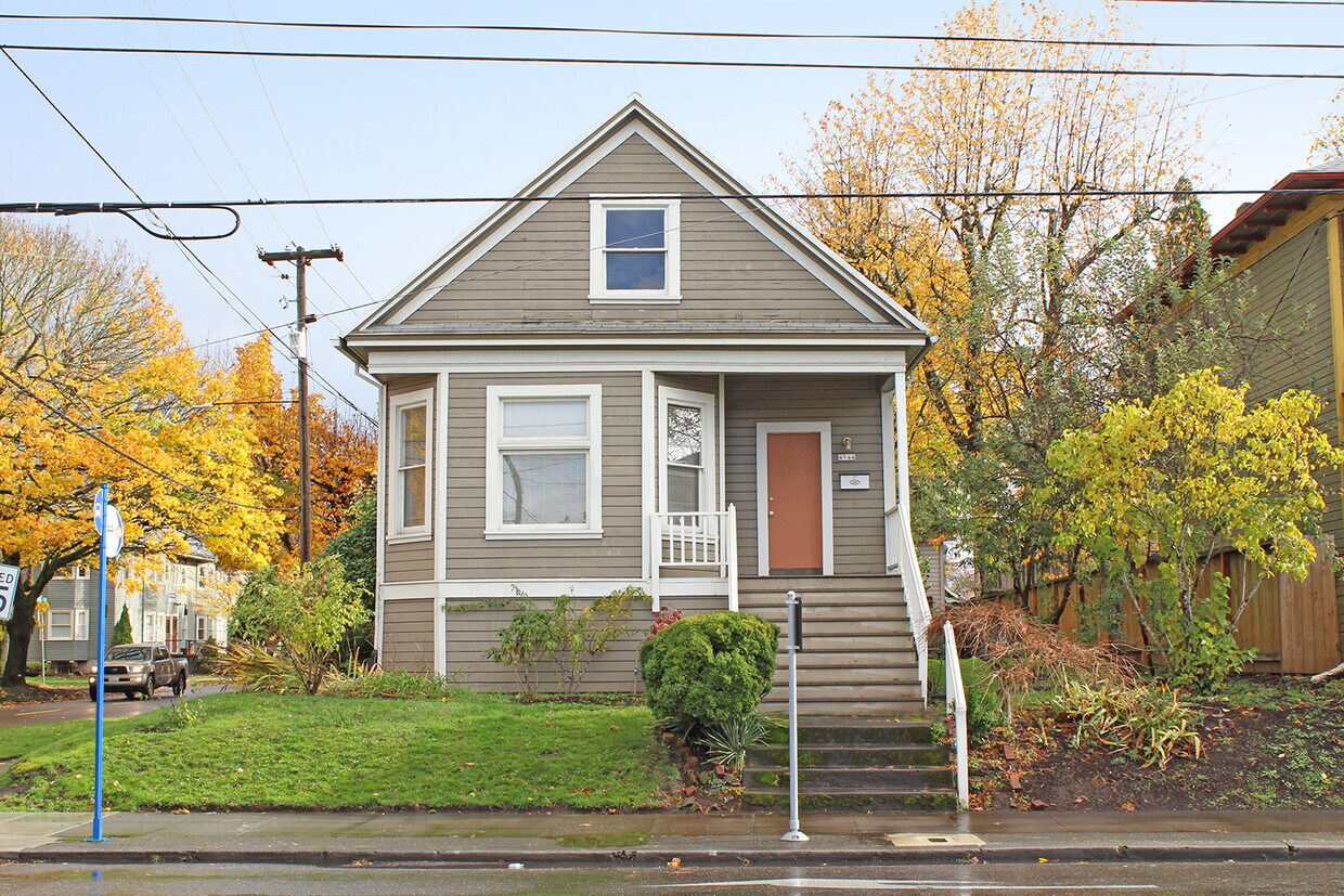 Primary Photo - North Williams/Alberta St- Adorable 2 Bedr...