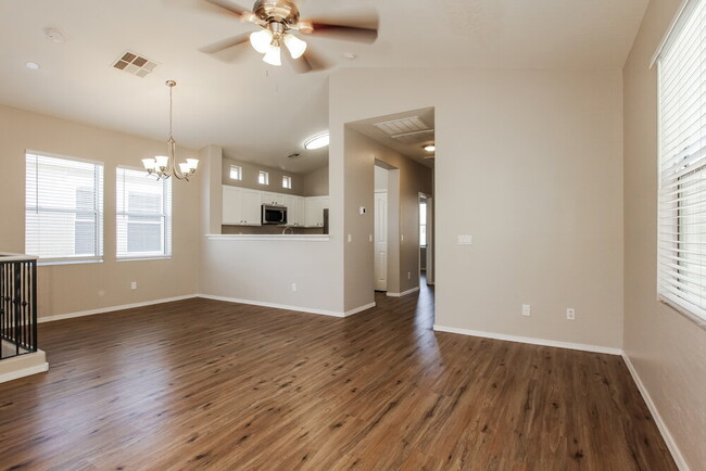 Building Photo - 158 W Tremaine Ct