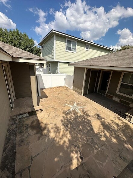 Foto del edificio - 18520 Mammoth Cave Blvd