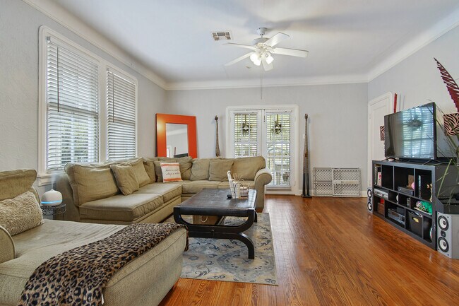 Building Photo - 2100 S Carrollton Ave