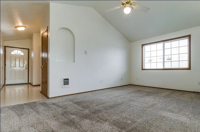 Building Photo - IveJ02