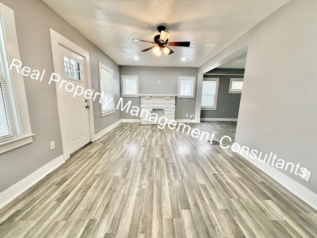 Building Photo - 3-Bedroom Home with Modern Updates Throughout