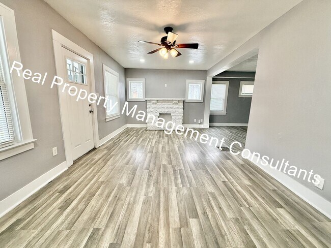 Foto del edificio - 3-Bedroom Home with Modern Updates Throughout