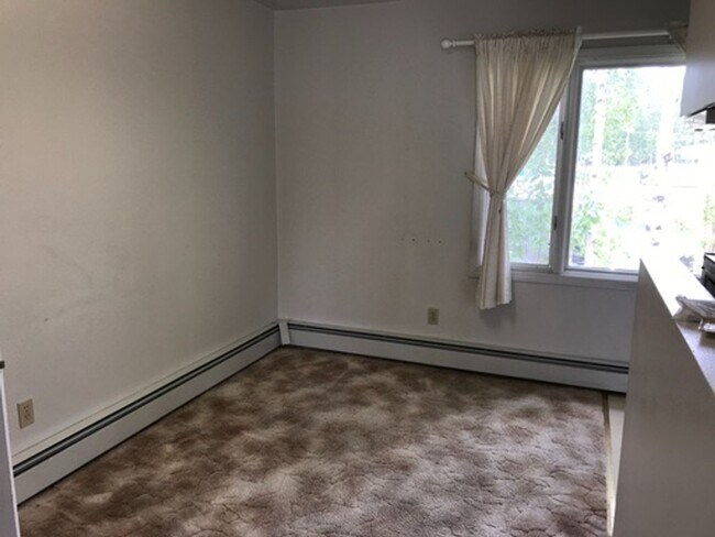 Building Photo - 2 BD | 1 BA Nestled on a Cul-De-Sac