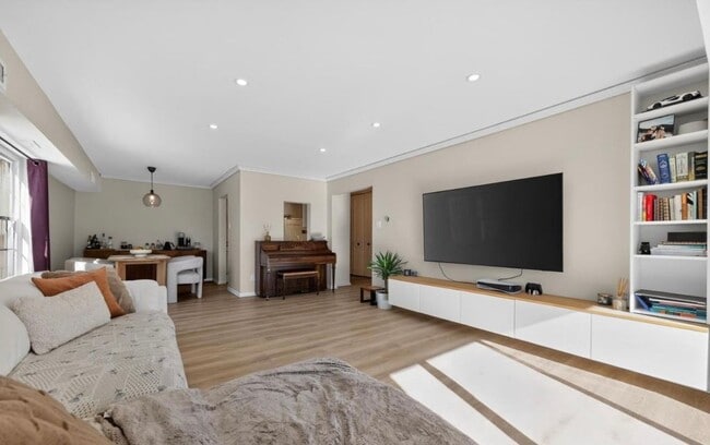 Building Photo - 419 Drummers Ln