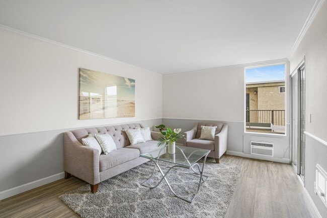 Foto del edificio - FOR RENT 1Br/1Ba 626 Sf Second Floor Condo...