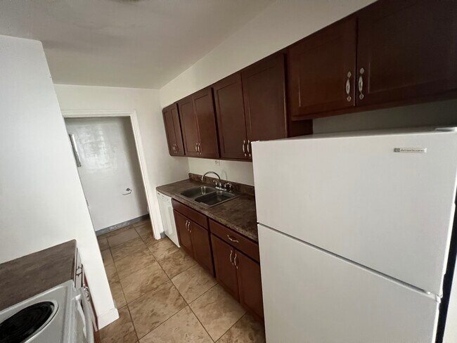 Foto del edificio - 4398 McPherson Ave