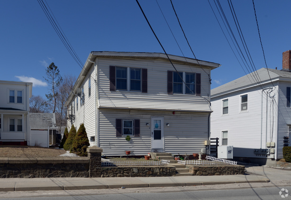 Building Photo - 1089 Main St