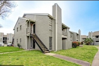 Building Photo - 12500 Sandpiper Dr
