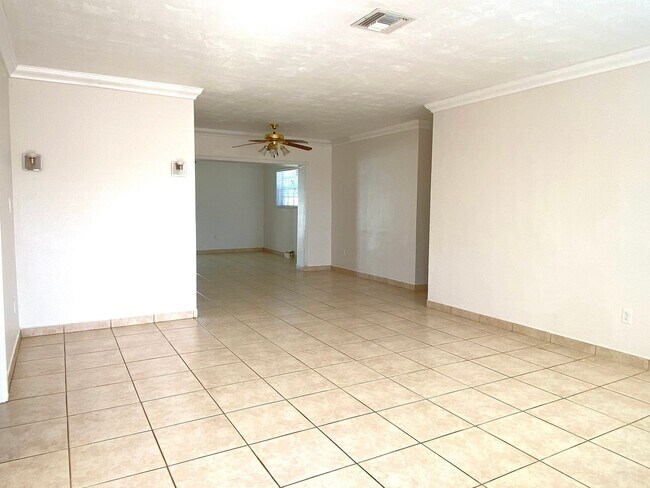 Foto del edificio - Beautiful 4 Bedroom Single Family House wi...