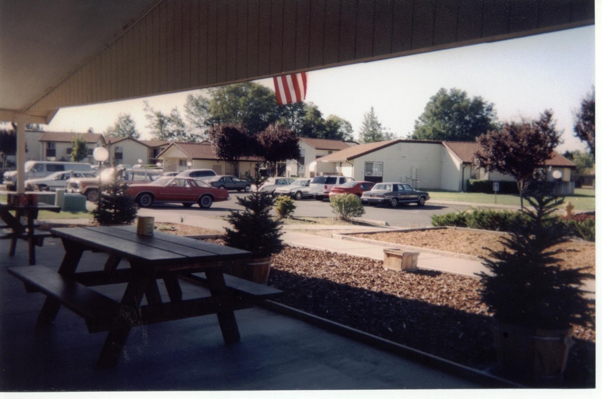 Primary Photo - Holiday Gardens - Grants Pass