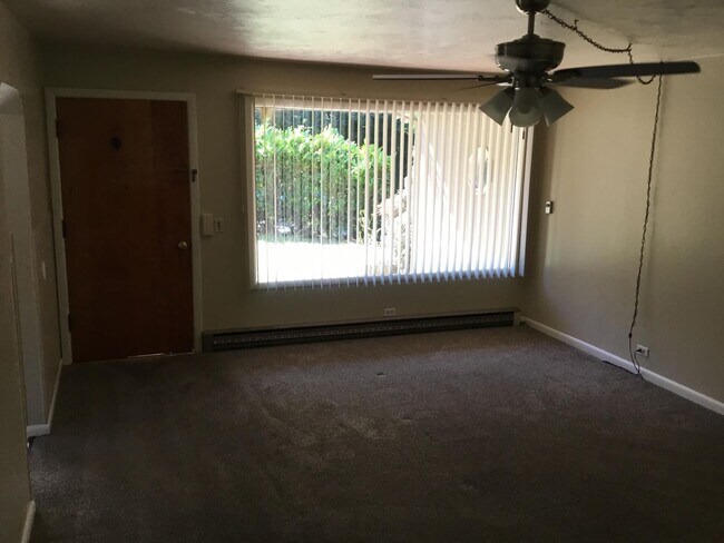 Foto del edificio - 5 Bedroom House in Southeast Eugene