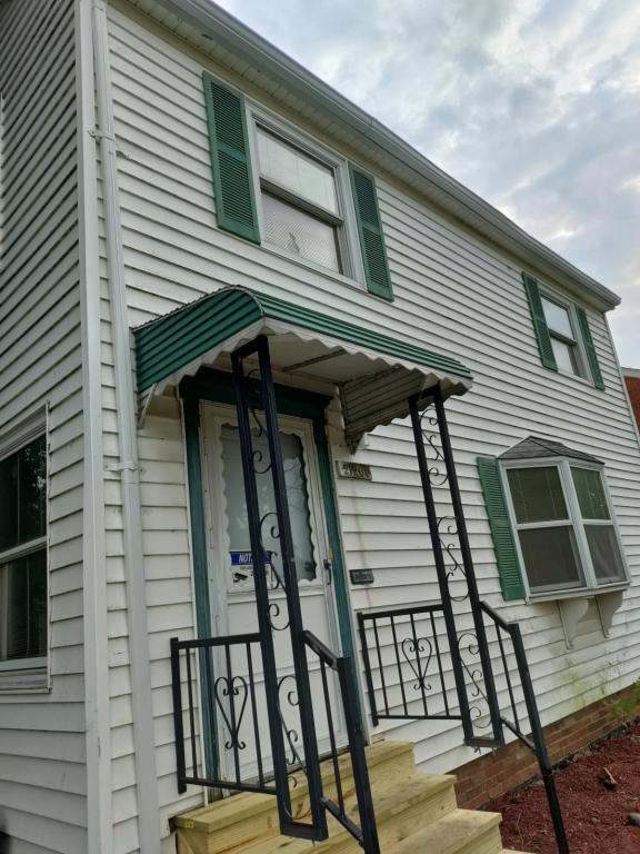 Building Photo - 21200 GOLLER DR