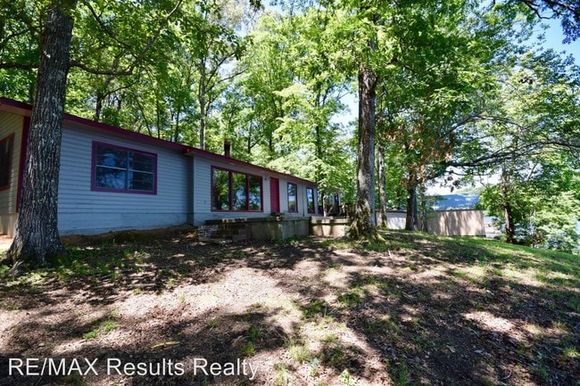 Building Photo - 3 br, 2 bath House - 297 Green Bay Road