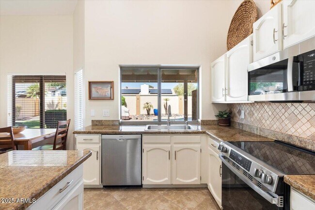 Building Photo - 8894 E Sheena Dr