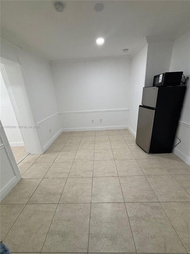 Building Photo - 645 NW 7th Ave