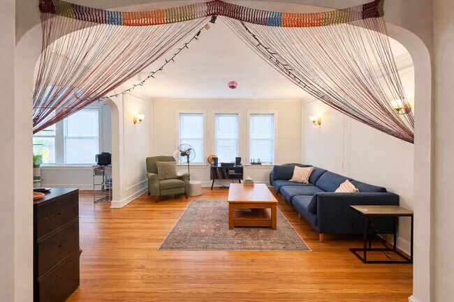 Foto del edificio - 6420 N Newgard Ave