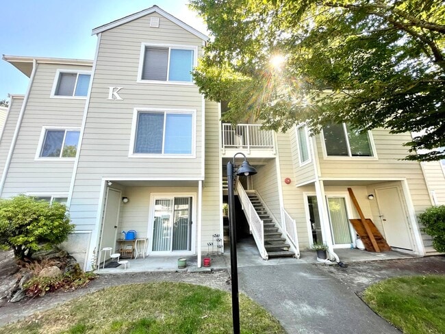Renton 2BD/1BA Bath Near Landing and More! - Renton 2BD/1BA Bath Near Landing and More! House