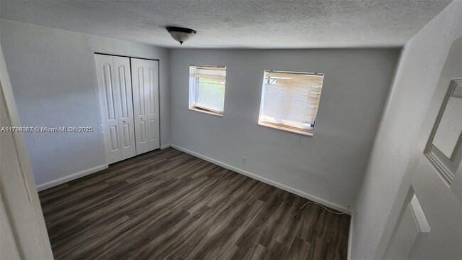 Building Photo - 731 Phippen Waiters Rd