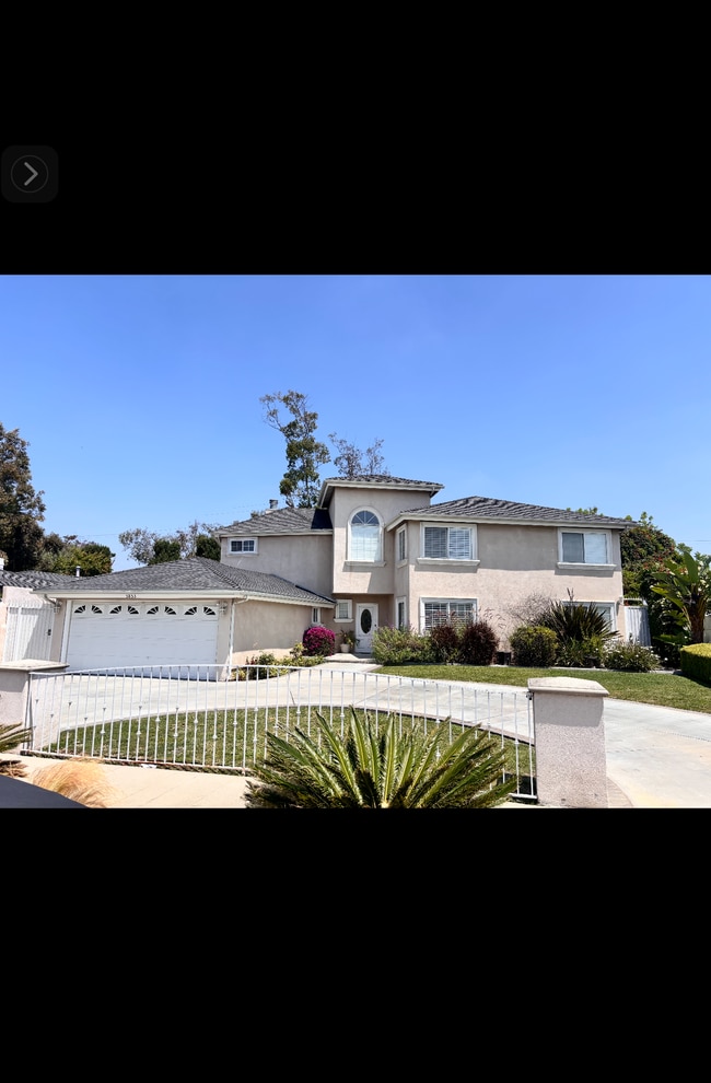 Building Photo - 5853 W 74th St