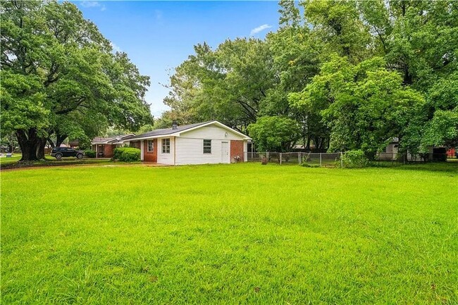 Building Photo - Single Family Residence