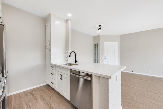 Photo - 91-284-284 Hanapouli Cir Townhome