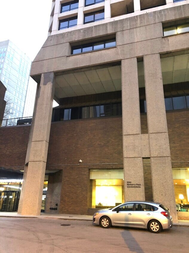 Foto principal - 1030 N State St