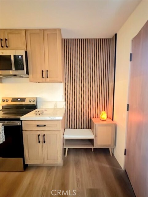 Foto del edificio - 21054 Runnymede St