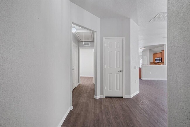 Foto del edificio - 5932 Abby Ann Ln