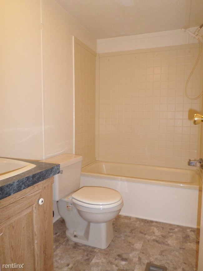 Foto del edificio - 15228 Lemoyne Blvd