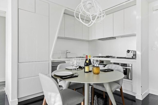 Building Photo - 2 bedroom in NEW YORK NY 10006