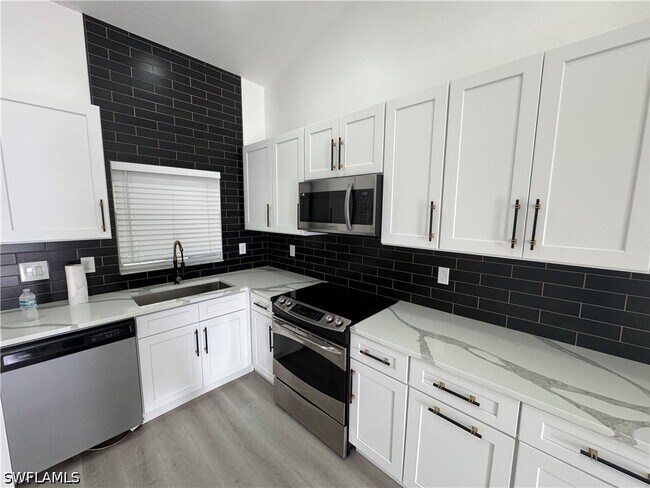 Foto del edificio - 7296 Pebble Beach Rd