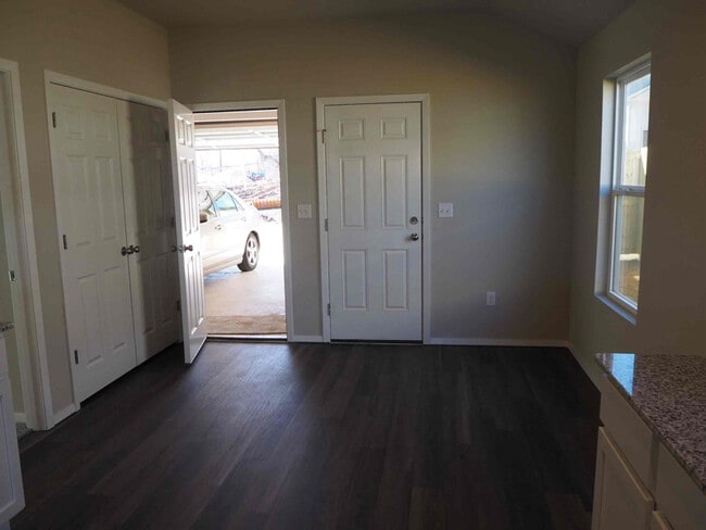 Photo - 1039 S Nighthawk Ln House