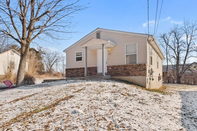 Building Photo - 3 Bedroom 1 Bath home, full basement, with...