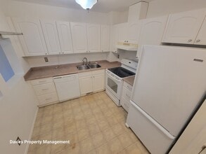 Building Photo - 403 Willow Ct NW