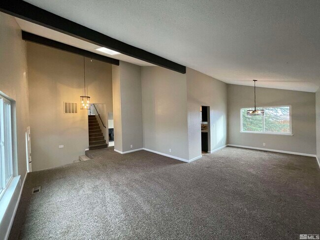 Building Photo - 915 Emerson Way
