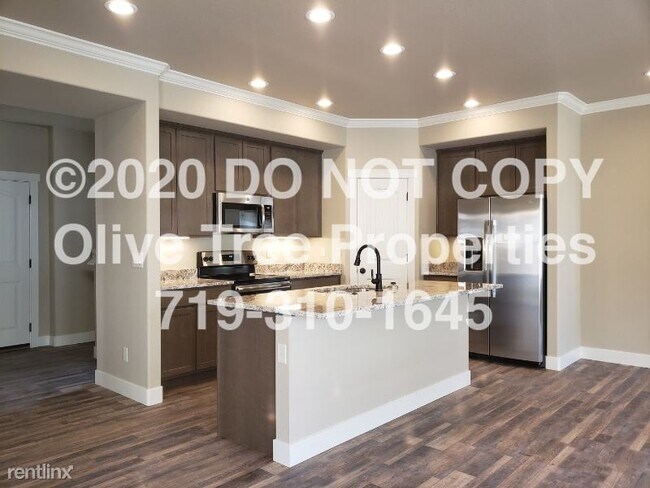 Building Photo - 4 br, 3.5 bath House - 827 Redemption Pt