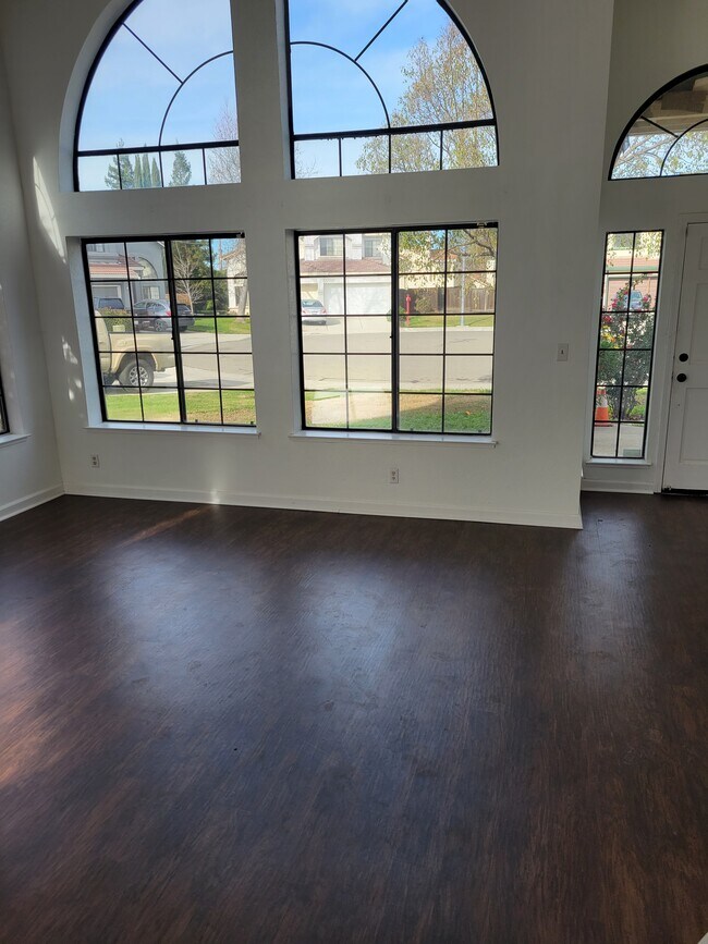 Building Photo - 1830 Mesquite Ct