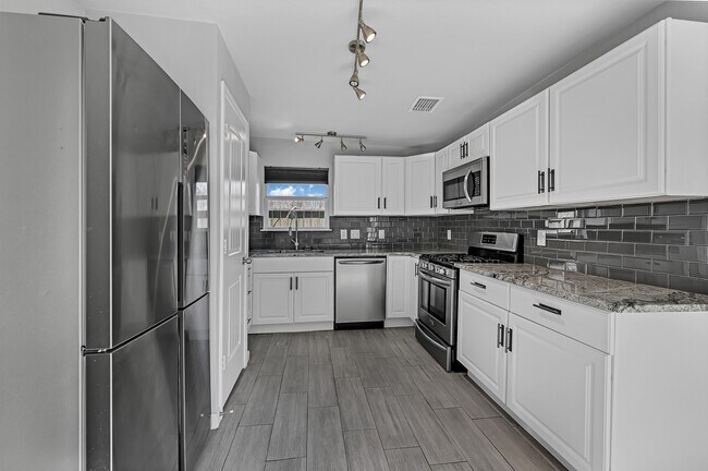 Foto del edificio - 6705 Sherwood Dr